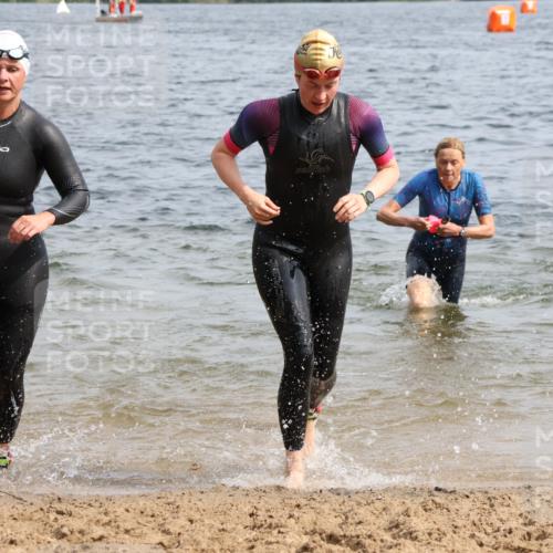 15.06.2025 - 27. Vierlanden-Triathlon Lena Gebhardt http://msf.ph/oto/8018910 15.06.2025 10:16:53 Schwimmen 471, 484, 501, 516, 551, 566, 595, 604, 610, 633 meine-sportfotos.de