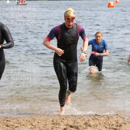 15.06.2025 - 27. Vierlanden-Triathlon Lena Gebhardt http://msf.ph/oto/8018927 15.06.2025 10:16:53 Schwimmen 471, 484, 501, 516, 551, 566, 595, 604, 610, 633 meine-sportfotos.de