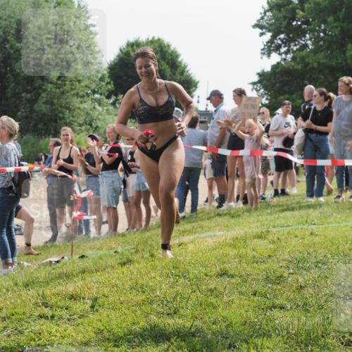 15.06.2025 - 27. Vierlanden-Triathlon KatJ http://msf.ph/oto/8018945 15.06.2025 10:18:19 Schwimmen 568, 586 meine-sportfotos.de