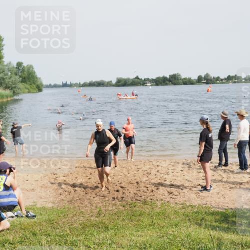 21.06.2025 - 27. Vierlanden-Triathlon MichiJ http://msf.ph/oto/8018958 15.06.2026 10:19:08 Schwimmen 478, 498, 543, 558 meine-sportfotos.de