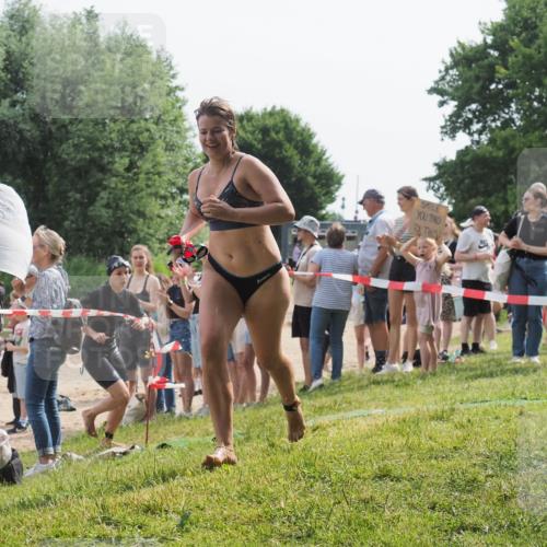 15.06.2025 - 27. Vierlanden-Triathlon KatJ http://msf.ph/oto/8018976 15.06.2025 10:18:20 Schwimmen 535, 568, 586 meine-sportfotos.de