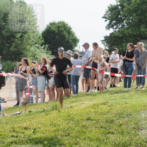 15.06.2025 - 27. Vierlanden-Triathlon KatJ http://msf.ph/oto/8018990 15.06.2025 10:18:21 Schwimmen 535, 568, 586 meine-sportfotos.de