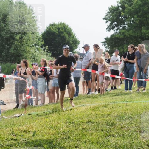 15.06.2025 - 27. Vierlanden-Triathlon KatJ http://msf.ph/oto/8018997 15.06.2025 10:18:21 Schwimmen 535, 568, 586 meine-sportfotos.de