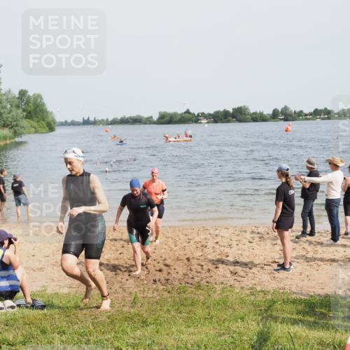 21.06.2025 - 27. Vierlanden-Triathlon MichiJ http://msf.ph/oto/8019003 15.06.2026 10:19:10 Schwimmen 478, 498, 543, 558 meine-sportfotos.de