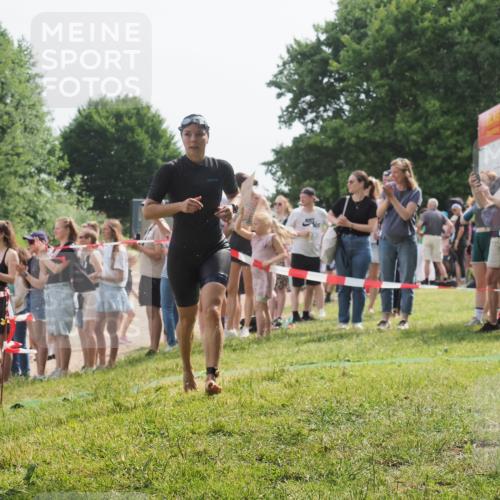 15.06.2025 - 27. Vierlanden-Triathlon KatJ http://msf.ph/oto/8019019 15.06.2025 10:18:21 Schwimmen 535, 568, 586 meine-sportfotos.de