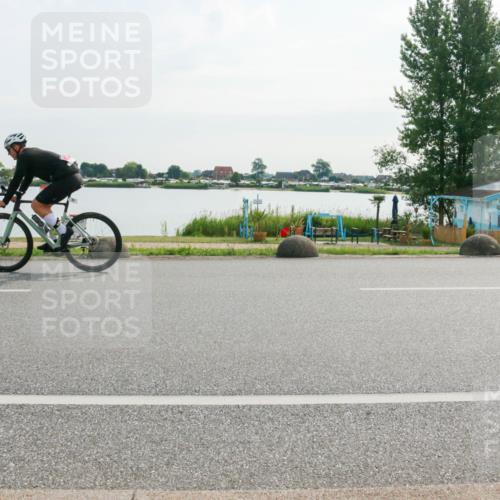 15.06.2025 - 27. Vierlanden-Triathlon H.Heesch http://msf.ph/oto/8019020 15.06.2025 09:36:02 Radfahren 23, 115 meine-sportfotos.de