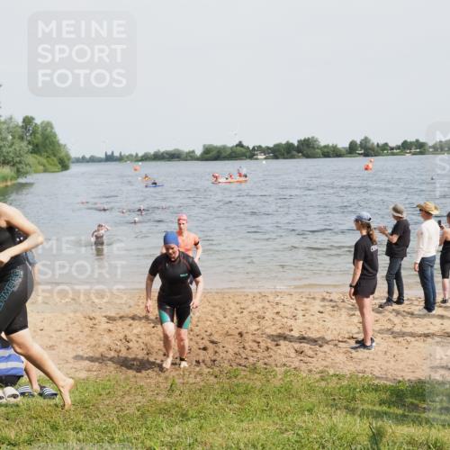 21.06.2025 - 27. Vierlanden-Triathlon MichiJ http://msf.ph/oto/8019021 15.06.2026 10:19:10 Schwimmen 478, 498, 543, 558 meine-sportfotos.de