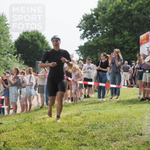 15.06.2025 - 27. Vierlanden-Triathlon KatJ http://msf.ph/oto/8019025 15.06.2025 10:18:22 Schwimmen 535, 568, 586 meine-sportfotos.de