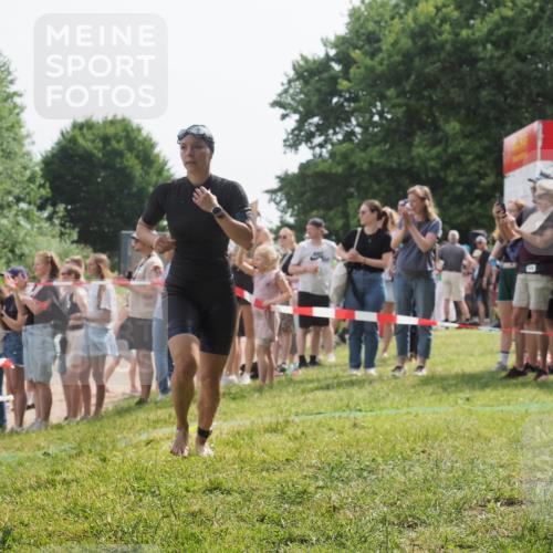 15.06.2025 - 27. Vierlanden-Triathlon KatJ http://msf.ph/oto/8019033 15.06.2025 10:18:22 Schwimmen 535, 568, 586 meine-sportfotos.de