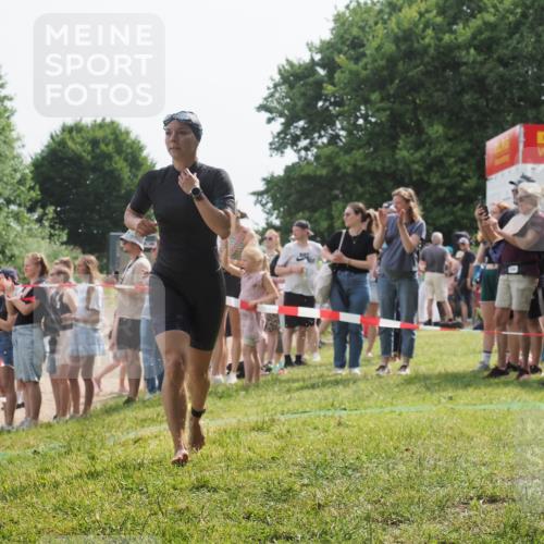 15.06.2025 - 27. Vierlanden-Triathlon KatJ http://msf.ph/oto/8019040 15.06.2025 10:18:22 Schwimmen 535, 568, 586 meine-sportfotos.de