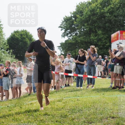 15.06.2025 - 27. Vierlanden-Triathlon KatJ http://msf.ph/oto/8019046 15.06.2025 10:18:22 Schwimmen 535, 568, 586 meine-sportfotos.de