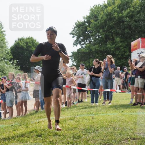 15.06.2025 - 27. Vierlanden-Triathlon KatJ http://msf.ph/oto/8019052 15.06.2025 10:18:22 Schwimmen 535, 568, 586 meine-sportfotos.de