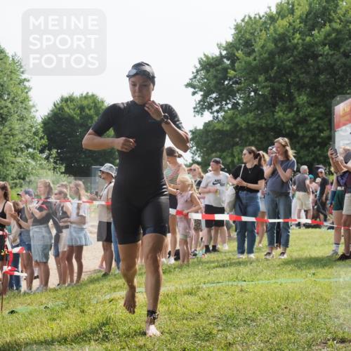 15.06.2025 - 27. Vierlanden-Triathlon KatJ http://msf.ph/oto/8019056 15.06.2025 10:18:22 Schwimmen 535, 568, 586 meine-sportfotos.de