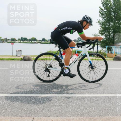 15.06.2025 - 27. Vierlanden-Triathlon H.Heesch http://msf.ph/oto/8019063 15.06.2025 10:21:47 Radfahren 157, 242, 459 meine-sportfotos.de