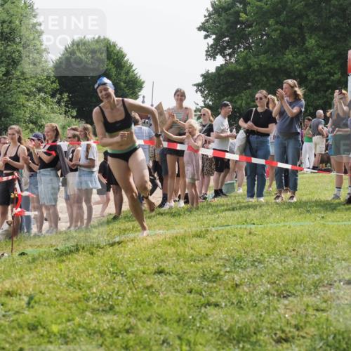15.06.2025 - 27. Vierlanden-Triathlon KatJ http://msf.ph/oto/8019071 15.06.2025 10:18:26 Schwimmen 495, 535, 568, 586 meine-sportfotos.de