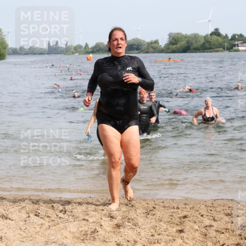 15.06.2025 - 27. Vierlanden-Triathlon Lena Gebhardt http://msf.ph/oto/8019074 15.06.2025 10:16:56 Schwimmen 471, 484, 501, 551, 566, 567, 595, 602, 604, 610, 633 meine-sportfotos.de