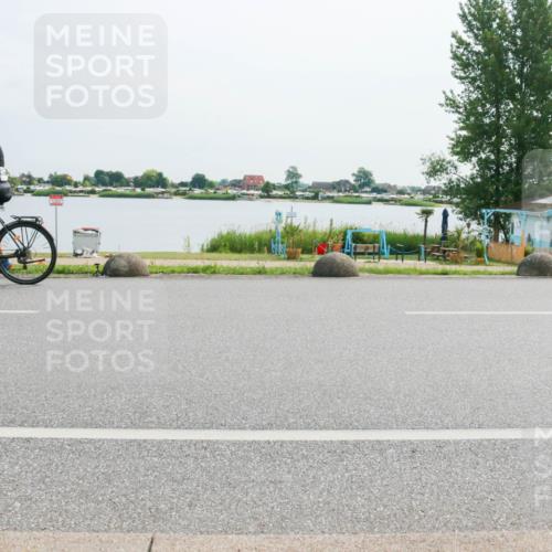 15.06.2025 - 27. Vierlanden-Triathlon H.Heesch http://msf.ph/oto/8019094 15.06.2025 10:22:05 Radfahren 16, 48, 417, 565, 592, 613 meine-sportfotos.de