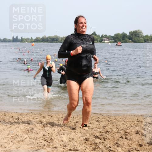 15.06.2025 - 27. Vierlanden-Triathlon Lena Gebhardt http://msf.ph/oto/8019101 15.06.2025 10:16:58 Schwimmen 471, 479, 484, 501, 510, 551, 566, 567, 595, 602, 610 meine-sportfotos.de