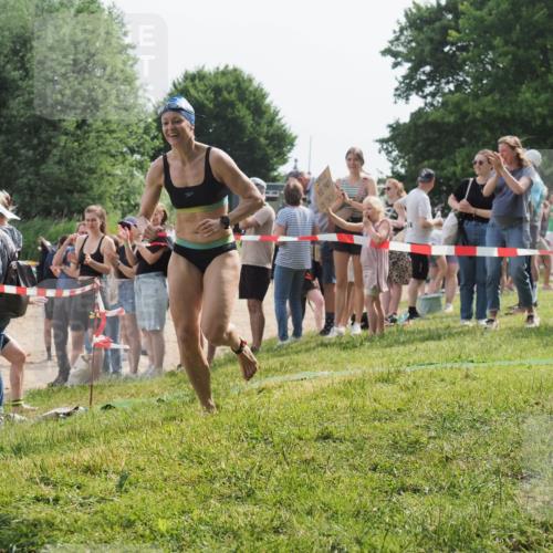 15.06.2025 - 27. Vierlanden-Triathlon KatJ http://msf.ph/oto/8019106 15.06.2025 10:18:27 Schwimmen 495, 535, 568, 586 meine-sportfotos.de