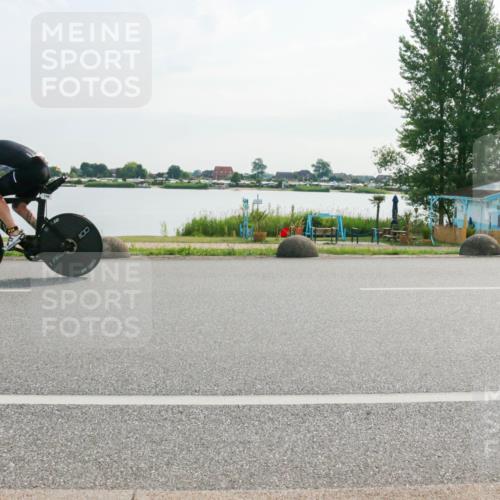 15.06.2025 - 27. Vierlanden-Triathlon H.Heesch http://msf.ph/oto/8019143 15.06.2025 09:36:54 Radfahren 38, 178, 185 meine-sportfotos.de