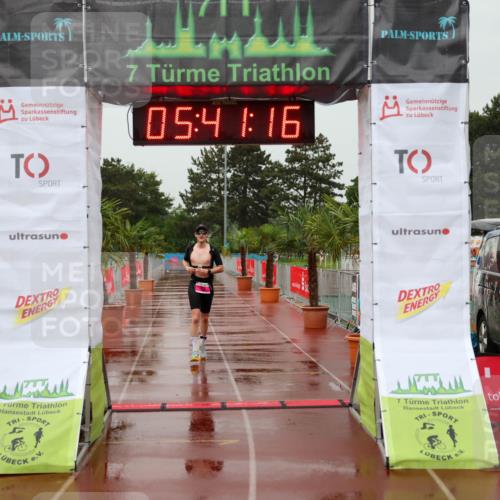 15.06.2025 - 7 Türme Triathlon Michael Strokosch http://msf.ph/oto/8019145 15.06.2025 15:41:16 Ziel 303 meine-sportfotos.de