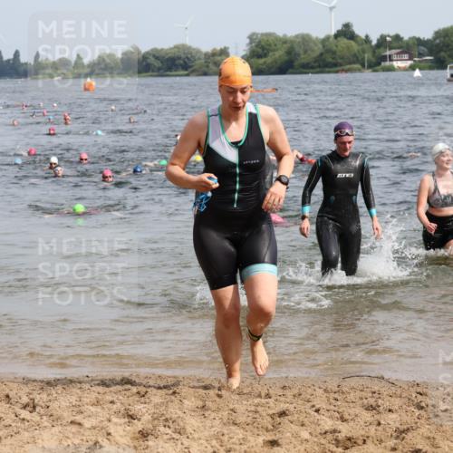 15.06.2025 - 27. Vierlanden-Triathlon Lena Gebhardt http://msf.ph/oto/8019169 15.06.2025 10:17:01 Schwimmen 471, 479, 484, 510, 551, 556, 566, 567, 595, 602, 610 meine-sportfotos.de