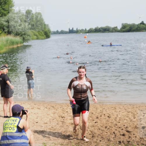 21.06.2025 - 27. Vierlanden-Triathlon MichiJ http://msf.ph/oto/8019176 15.06.2026 10:19:19 Schwimmen 474, 558 meine-sportfotos.de