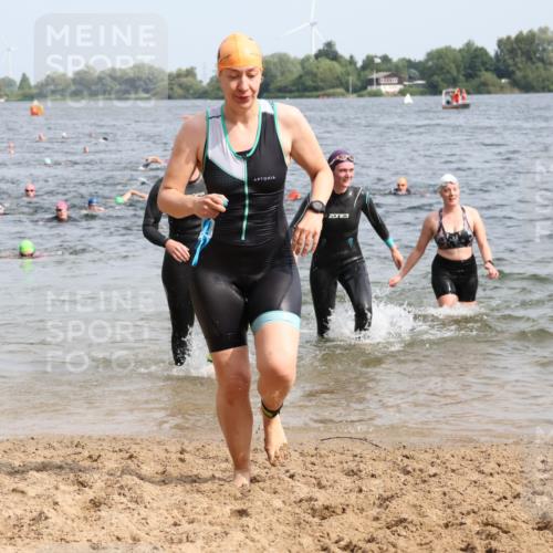 15.06.2025 - 27. Vierlanden-Triathlon Lena Gebhardt http://msf.ph/oto/8019184 15.06.2025 10:17:02 Schwimmen 471, 479, 484, 510, 551, 556, 566, 567, 595, 602, 610 meine-sportfotos.de