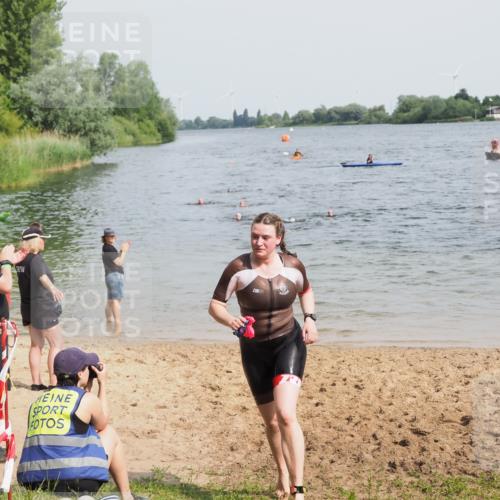 21.06.2025 - 27. Vierlanden-Triathlon MichiJ http://msf.ph/oto/8019188 15.06.2026 10:19:20 Schwimmen 474, 558 meine-sportfotos.de