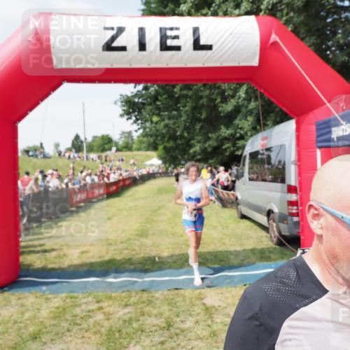 21.06.2025 - 27. Vierlanden-Triathlon MichiJ http://msf.ph/oto/8019189 15.06.2026 11:34:44 Ziel 290, 386, 595 meine-sportfotos.de