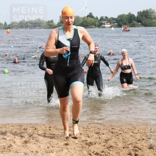 15.06.2025 - 27. Vierlanden-Triathlon Lena Gebhardt http://msf.ph/oto/8019195 15.06.2025 10:17:02 Schwimmen 471, 479, 484, 510, 551, 556, 566, 567, 595, 602, 610 meine-sportfotos.de