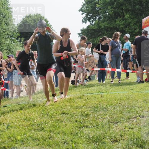 15.06.2025 - 27. Vierlanden-Triathlon KatJ http://msf.ph/oto/8019224 15.06.2025 10:18:35 Schwimmen 495, 533, 535, 621, 628 meine-sportfotos.de
