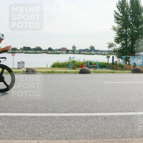 15.06.2025 - 27. Vierlanden-Triathlon H.Heesch http://msf.ph/oto/8019228 15.06.2025 09:37:27 Radfahren 46, 70, 186, 196 meine-sportfotos.de