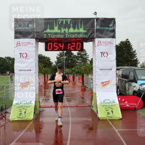 15.06.2025 - 7 Türme Triathlon Michael Strokosch http://msf.ph/oto/8019246 15.06.2025 15:41:19 Ziel 303 meine-sportfotos.de