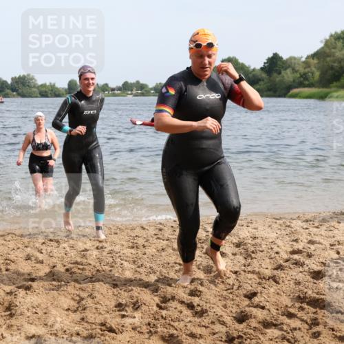 15.06.2025 - 27. Vierlanden-Triathlon Lena Gebhardt http://msf.ph/oto/8019258 15.06.2025 10:17:05 Schwimmen 471, 479, 484, 510, 556, 566, 567, 575, 602, 610 meine-sportfotos.de