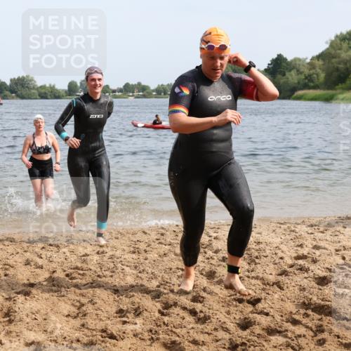 15.06.2025 - 27. Vierlanden-Triathlon Lena Gebhardt http://msf.ph/oto/8019266 15.06.2025 10:17:05 Schwimmen 471, 479, 484, 510, 556, 566, 567, 575, 602, 610 meine-sportfotos.de