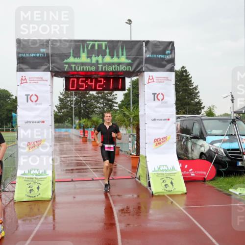 15.06.2025 - 7 Türme Triathlon Michael Strokosch http://msf.ph/oto/8019280 15.06.2025 15:42:11 Ziel 208 meine-sportfotos.de