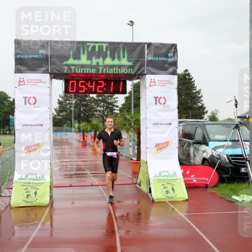 15.06.2025 - 7 Türme Triathlon Michael Strokosch http://msf.ph/oto/8019287 15.06.2025 15:42:11 Ziel 208 meine-sportfotos.de