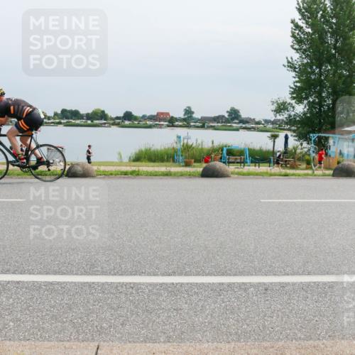 15.06.2025 - 27. Vierlanden-Triathlon H.Heesch http://msf.ph/oto/8019302 15.06.2025 11:16:02 Radfahren 102, 820, 860 meine-sportfotos.de