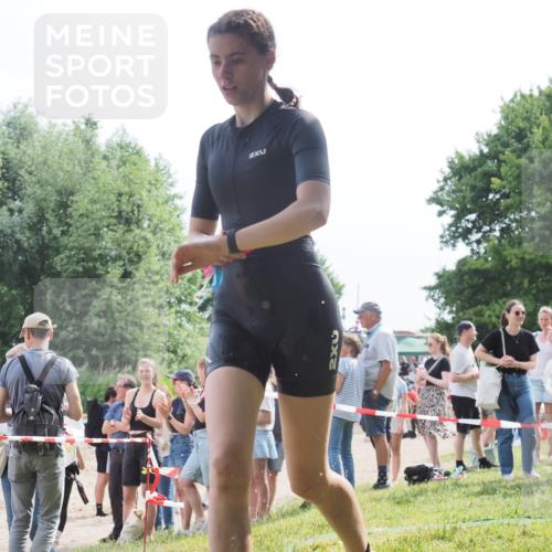 15.06.2025 - 27. Vierlanden-Triathlon KatJ http://msf.ph/oto/8019321 15.06.2025 10:18:38 Schwimmen 495, 533, 621, 628 meine-sportfotos.de
