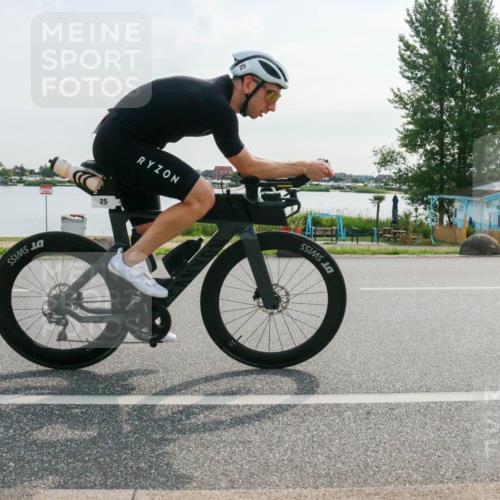 15.06.2025 - 27. Vierlanden-Triathlon H.Heesch http://msf.ph/oto/8019325 15.06.2025 09:37:35 Radfahren 16, 25, 133, 207 meine-sportfotos.de