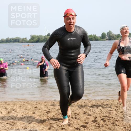 15.06.2025 - 27. Vierlanden-Triathlon Lena Gebhardt http://msf.ph/oto/8019331 15.06.2025 10:17:07 Schwimmen 471, 479, 510, 556, 567, 575, 581, 602, 610 meine-sportfotos.de