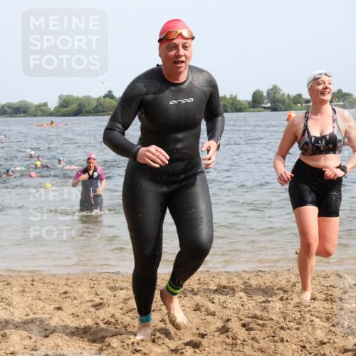 15.06.2025 - 27. Vierlanden-Triathlon Lena Gebhardt http://msf.ph/oto/8019337 15.06.2025 10:17:07 Schwimmen 471, 479, 510, 556, 567, 575, 581, 602, 610 meine-sportfotos.de