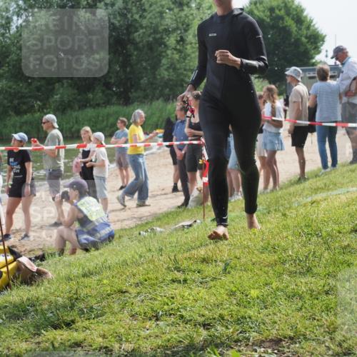 15.06.2025 - 27. Vierlanden-Triathlon KatJ http://msf.ph/oto/8019341 15.06.2025 10:18:49 Schwimmen 536 meine-sportfotos.de