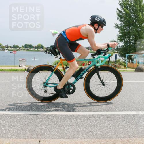 21.06.2025 - 27. Vierlanden-Triathlon H.Heesch http://msf.ph/oto/8019344 15.06.2025 12:00:51 Radfahren 650, 745, 929 meine-sportfotos.de