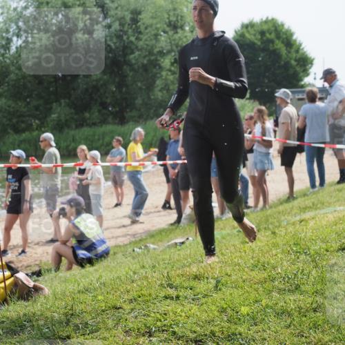 15.06.2025 - 27. Vierlanden-Triathlon KatJ http://msf.ph/oto/8019349 15.06.2025 10:18:49 Schwimmen 536 meine-sportfotos.de