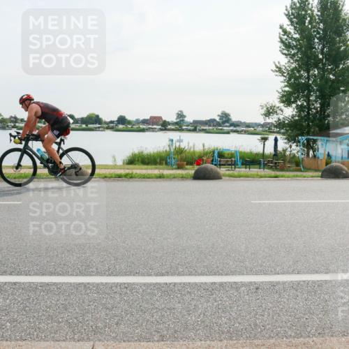 15.06.2025 - 27. Vierlanden-Triathlon H.Heesch http://msf.ph/oto/8019351 15.06.2025 09:37:42 Radfahren 32, 157, 174 meine-sportfotos.de