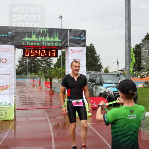 15.06.2025 - 7 Türme Triathlon Michael Strokosch http://msf.ph/oto/8019352 15.06.2025 15:42:13 Ziel 208 meine-sportfotos.de