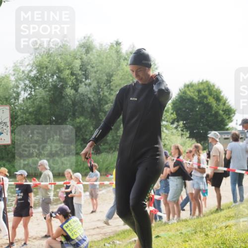 15.06.2025 - 27. Vierlanden-Triathlon KatJ http://msf.ph/oto/8019353 15.06.2025 10:18:49 Schwimmen 536 meine-sportfotos.de