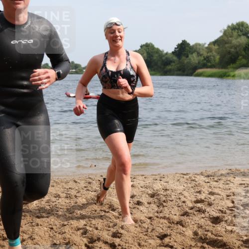 15.06.2025 - 27. Vierlanden-Triathlon Lena Gebhardt http://msf.ph/oto/8019355 15.06.2025 10:17:08 Schwimmen 471, 479, 510, 556, 567, 575, 581, 602, 610 meine-sportfotos.de